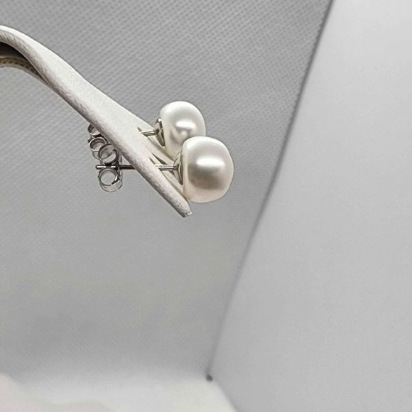 NEW Sterling Silver 925 Pearl Studs - Earrings - Picture 2 of 4